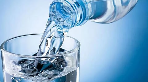 طبيب: شرب كميات ماء كبيرة فجأة قبل الفجر لا يزيد نسبته بالجسم في رمضان 