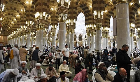  فضل زيارة المسجد النبوي وما يستحب للزائرين فعله