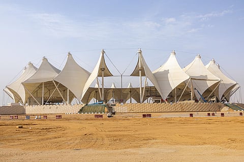 بالفيديو .. أحدث اللقطات لأعمال تطوير سقف "درة الملاعب" 
