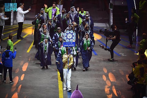 وفد الأولمبياد الخاص السعودي يتألق بالبشت البيدي في افتتاح الألعاب العالمية الشتوية «تورين 2025»