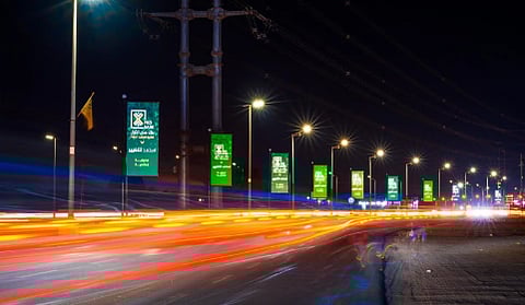البرنامج السعودي لتنمية وإعمار اليمن يقدم مشاريع تنموية لتحسين الكهرباء