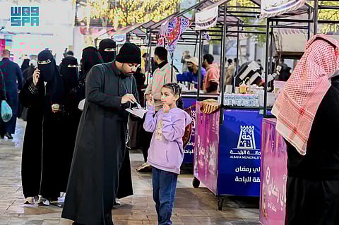 ليالي رمضان بسوق البلد بالباحة تجذب الزوار والأهالي