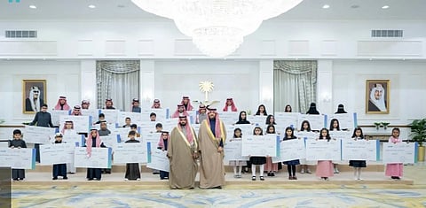 أمير الحدود الشمالية يكرّم 49 طالبًا وطالبة فائزين بجوائز مسابقة «منافس»