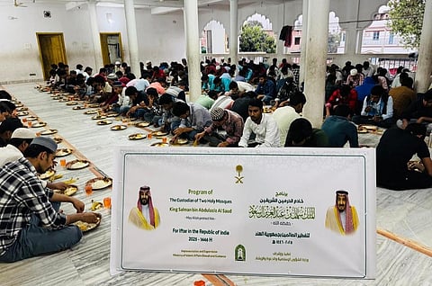 «الشؤون الإسلامية» تواصل تفطير الصائمين في جمهورية الهند والدول المجاورة