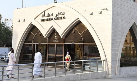 «معابر المشاة».. ممرات آمنة لتحسين تجربة الزائرين وتيسير وصولهم إلى المسجد النبوي