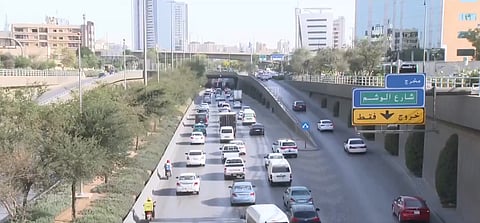 انتظام حركة المرور على طريق الملك فهد بالرياض مع عودة الدراسة