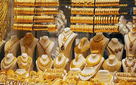 سعر الذهب في السعودية اليوم الإثنين 16-10-1446 لكل الأعيرة