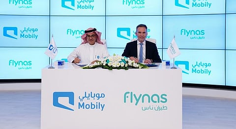 طيران ناس وموبايلي يوقعان اتفاقية تتيح للعملاء تحويل نقاط برنامج الولاء «نقاطي» إلى أميال «ناسمايلز»
