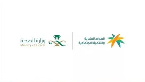 مستشار موارد بشرية يوضح المهن الصحية الأولى بالتوطين