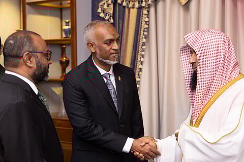  رئيس جمهورية المالديف يستقبل إمام الحرم النبوي