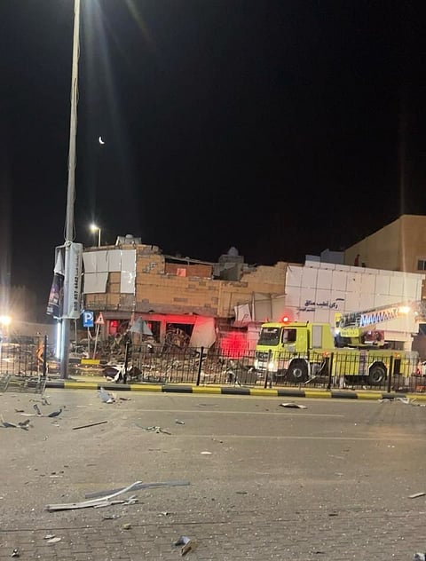 تسرُّب غاز ووميض لحظي يهشمان واجهة مطعم بالبكيرية