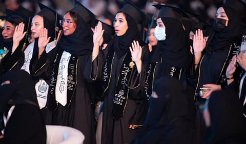 جامعة أم القرى تحتفل بتخريج أكثر من 17 ألف طالب وطالبة في دفعتها الـ73