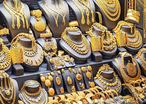 المعدن الأصفر يتراجع عالميا.. سعر الذهب في السعودية اليوم الخميس 3-11-1446