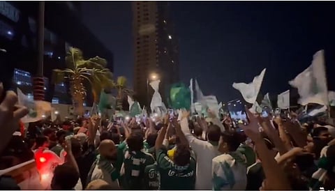 جماهير الأهلي تحتفل بلقب «أبطال آسيا» وتترقّب وصول حافلة الأبطال (فيديو)