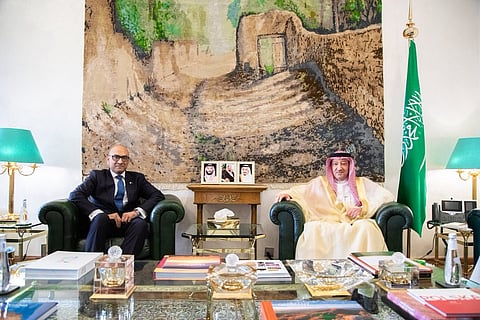 «الخريجي» يستعرض مع سفير باكستان العلاقات الثنائية والمستجدات الإقليمية والدولية