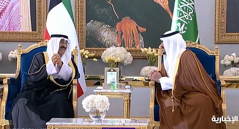 وصول أمير الكويت إلى الرياض للمشاركة في أعمال القمة «الخليجية _ الأمريكية» 