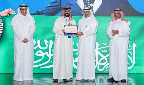 وزير الصحة يكرّم تجمع الرياض الصحي الأول نظير إنجازاته في الابتكار والجاهزية