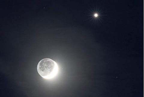 «فلكية جدة»: اقتران القمر مع كوكب الزهرة.. غدًا