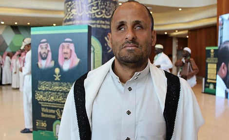 حُلمُ الكفيف اليمني "الخُديري" يتحقَّقُ.. مشاعرُ إيمانية تُبصِرُ النور في مكة