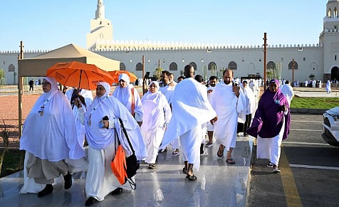 خدمات إرشادية وأمنية ترافق تفويج الحجاج من المدينة المنورة إلى مكة المكرمة