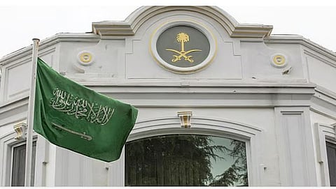 القنصلية السعودية في لوس أنجلوس تدعو المواطنين للابتعاد عن التجمعات والمظاهرات