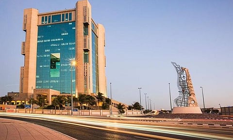 تجاوبًا مع بلاغ مواطن.. ضبط صهريج صرف صحي لتلويثه شبكة تصريف الأمطار بجدة