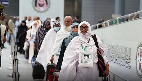 «الحج والعمرة» توضح ضوابط التعامل مع كبار السن