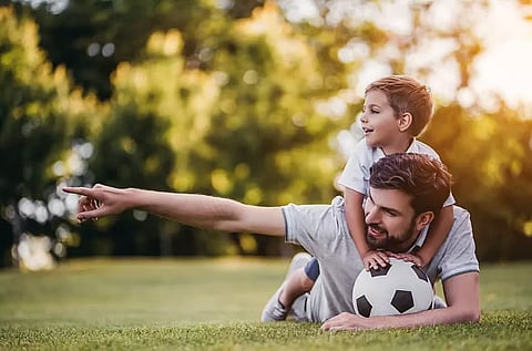 مستشار أسري يوضح طريقة «الاستثمار في الأبناء»