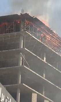 «الدفاع المدني» بالخبر يباشر حريقًا في مبنى تحت الإنشاء بحي الهدا

