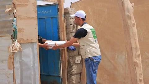 مركز الملك سلمان للإغاثة يوزع 2.780 كرتون تمر في مأرب