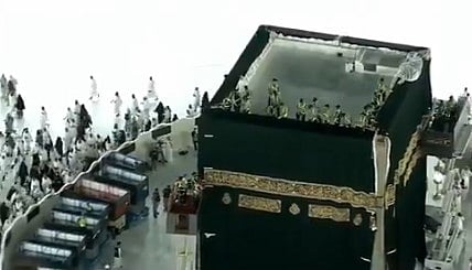 أكاديمي: مراسم تبديل كسوة الكعبة لحظة روحانية تعبر عن مكانة المملكة في خدمة الحرمين الشريفين