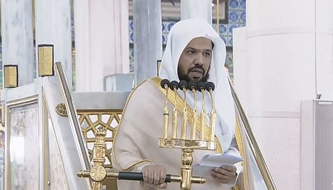خطيب المسجد النبوي يدعو الله أن يحفظ البلاد من كيد الكائدين ومكر الماكرين