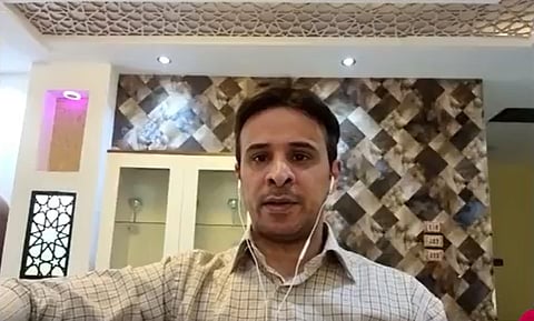 أخصائي: الشخص الهادئ يعاني من صراعات مجتمعية بسبب طبيعته المسالمة