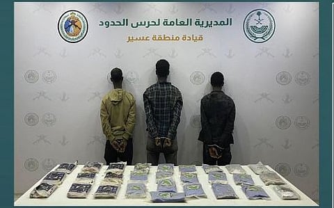 القبض على 8 مخالفين لتهريبهم المخدرات بمنطقتي عسير وجازان 