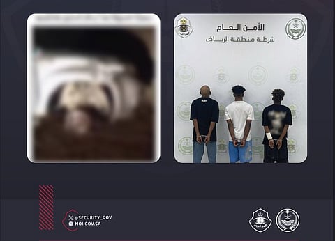 القبض على 3 أشخاص بالرياض لسرقتهم مركبة في وضع التشغيل وتفكيك أجزاء منها وبيعها