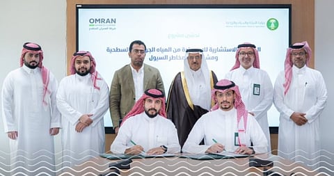  "البيئة" توقّع عقدًا للاستفادة من المياه الجوفية والسطحية وتنفيذ مشاريع درء مخاطر السيول