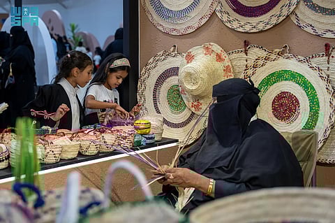  مبادرة عام الحِرف اليدوية 2025 تُشارك في موسم التمور بالدرعية