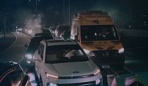 «افسح الطريق فوراً لمركبات الطوارئ».. 6 إرشادات لإنقاذ الأرواح على الطرقات