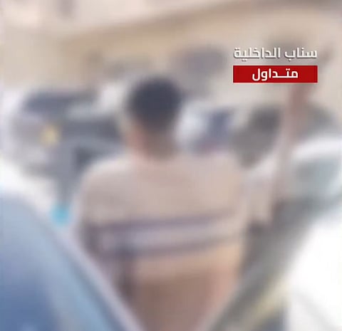 القبض على مقيم ارتكب أفعالًا ذات إيحاءات جنسية وأتلف مركبة آخر بالرياض 