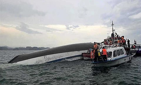 مصرع 34 راكبًا إثر انقلاب عبّارة سياحية في فيتنام