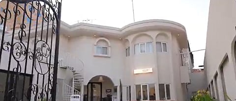 منزل يتحول إلى ساحة فنية إبداعية بالأحساء.. ما قصته؟