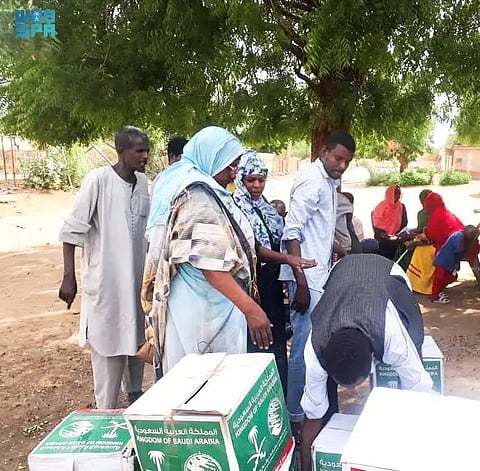 «سلمان للإغاثة» يوزّع 800 سلة غذائية في ولاية الجزيرة بالسودان