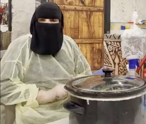 قمراء الشمري.. قصة سعودية احترفت صناعة الصابون من شجرة الشنان