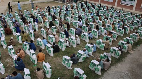 مركز الملك سلمان للإغاثة يوزّع 3.874 سلة غذائية في عدة مناطق بباكستان