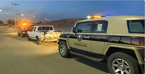 دوريات المجاهدين بجازان تقبض على شخص لترويجه 11 كيلوجرامًا من القات 