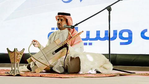 "الربابة".. آلة موسيقية شعبية تجذب أهالي وزوار مهرجان صيف الباحة