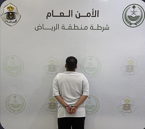 شرطة الرياض تقبض على شخص لاعتدائه على آخر في محل تجاري