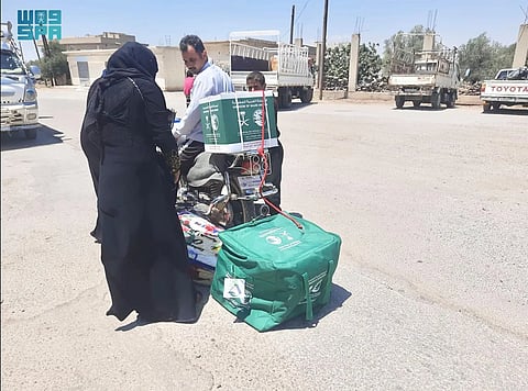 «إغاثي الملك سلمان» يوزّع مساعدات للنازحين من محافظة السويداء إلى درعا