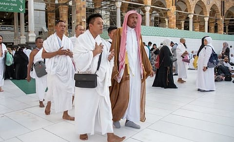«شؤون الحرمين» تدعو المعتمرين إلى الانشغال بالذكر والدعاء أثناء أداء المناسك 