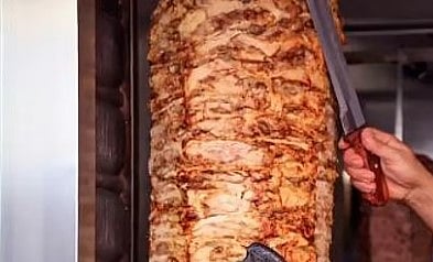 مختص: الدهون في الشاورما تصل إلى 148٪ من الاحتياج الموصى به